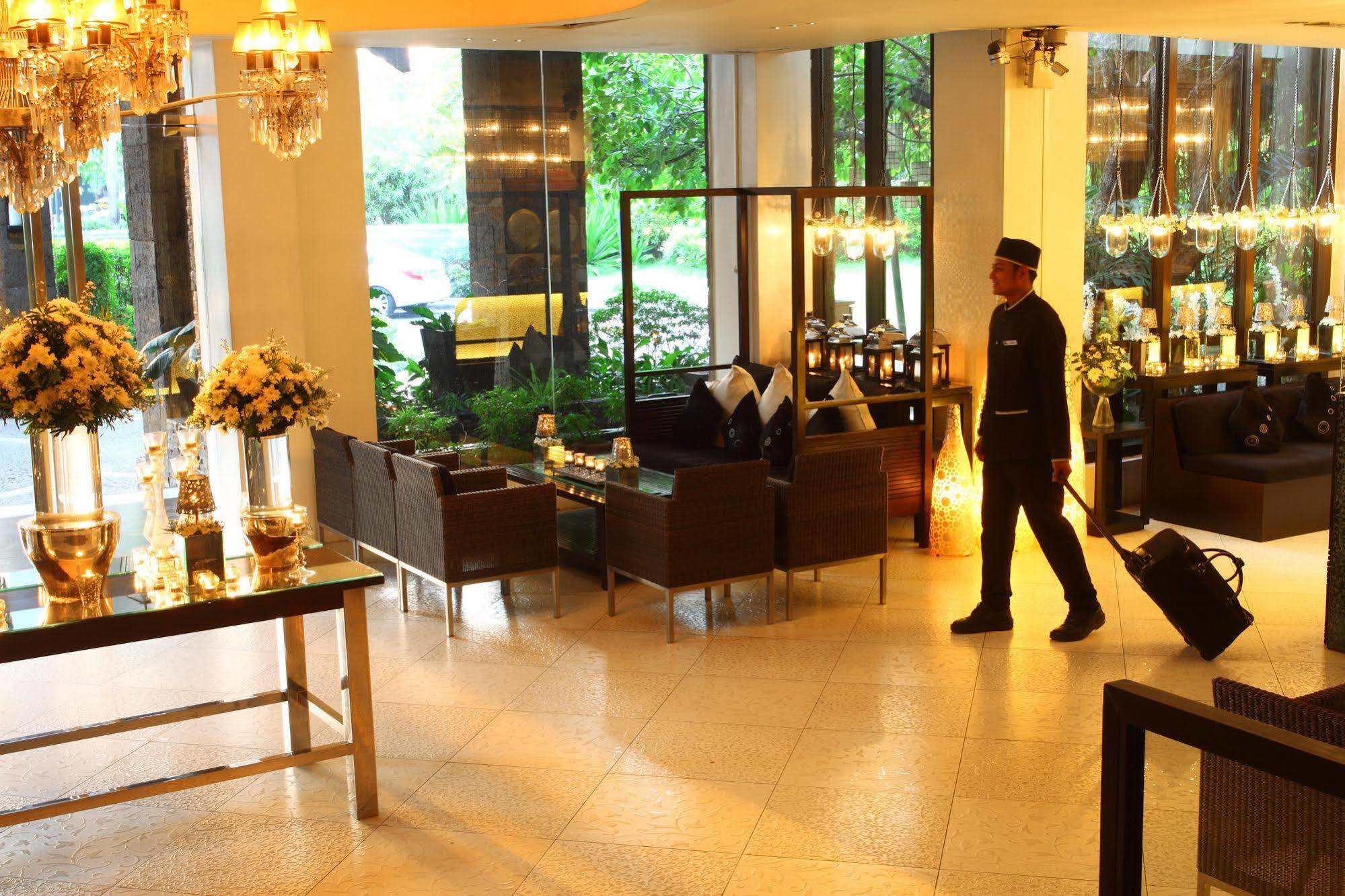 The Sulo Riviera Hotel Quezon City Εξωτερικό φωτογραφία